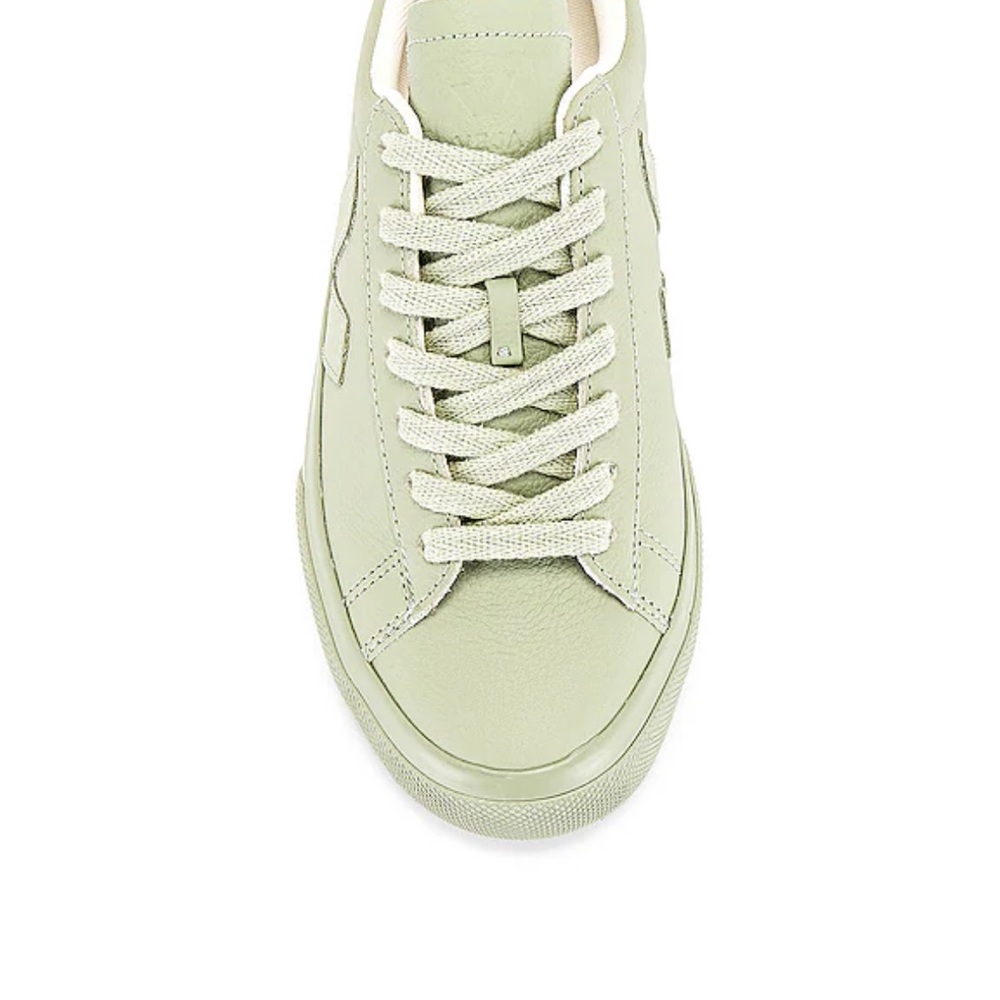 Brand new full leather women’s Veja Campo sneaker shoe size 38 / us 7
